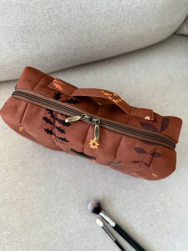 Duża pojemna kosmetyczka pikowana dla mam